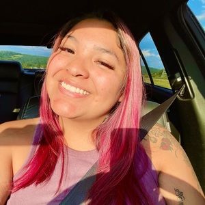 Meet your Posher, Adrianne